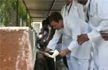 Congress Gandhigiri: Rahul and Sonia washing plates after meal in Sevagram Ashram